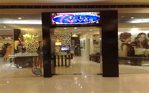 Ricky Reyes Salon (SM Megamall) .